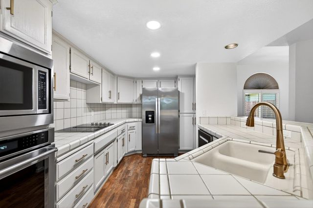 8855 Glori Dawn Dr, Orangevale, CA 95662