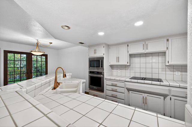 8855 Glori Dawn Dr, Orangevale, CA 95662