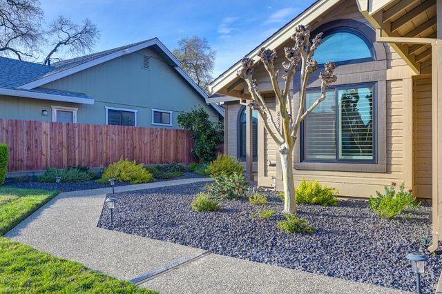 8855 Glori Dawn Dr, Orangevale, CA 95662