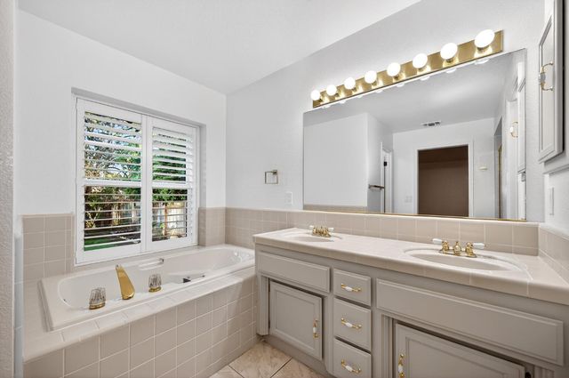 8855 Glori Dawn Dr, Orangevale, CA 95662