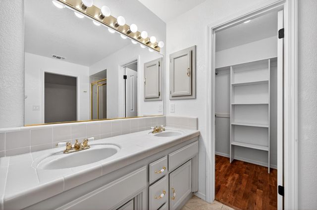 8855 Glori Dawn Dr, Orangevale, CA 95662