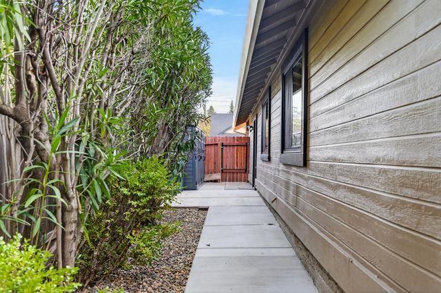 8855 Glori Dawn Dr, Orangevale, CA 95662