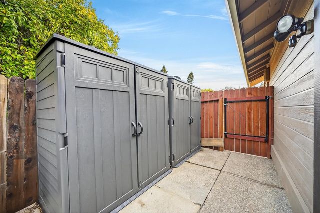 8855 Glori Dawn Dr, Orangevale, CA 95662