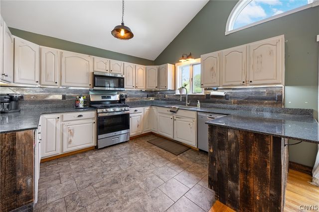 1707 Pompey Center Road, Fabius, NY 13063