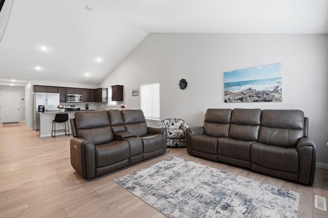 123 Coral Drive, Waterloo, IA 50701