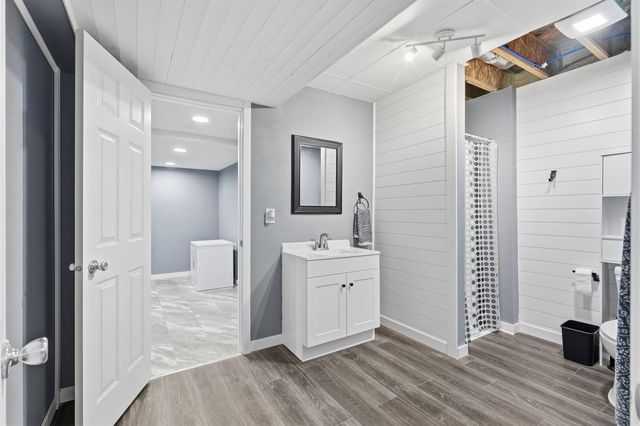 123 Coral Drive, Waterloo, IA 50701