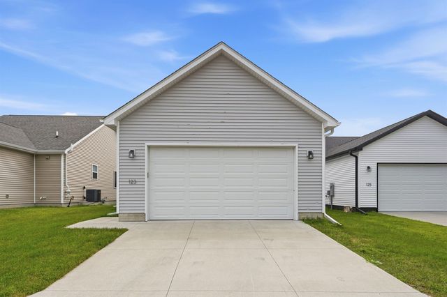 123 Coral Drive, Waterloo, IA 50701