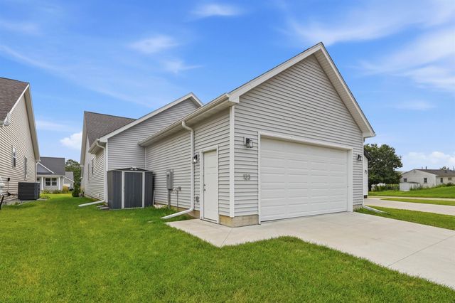 123 Coral Drive, Waterloo, IA 50701