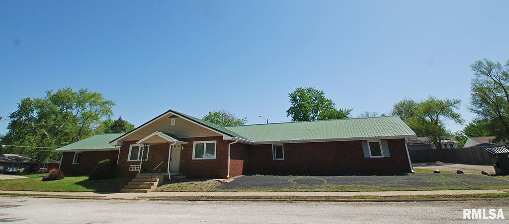 1904 SHERIDAN Road, Pekin, IL 61554