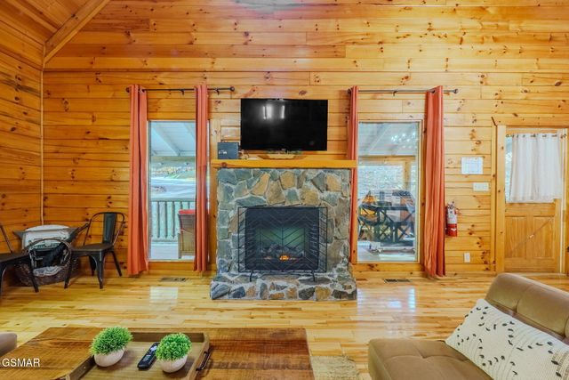 2105 Rabbit Point Way, Sevierville, TN 37876