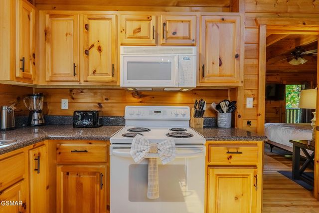 2105 Rabbit Point Way, Sevierville, TN 37876