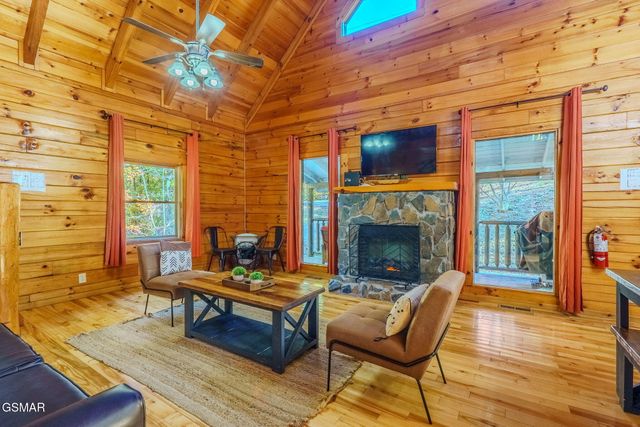 2105 Rabbit Point Way, Sevierville, TN 37876