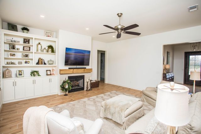 209 S Holliday Drive, Plainview, TX 79072