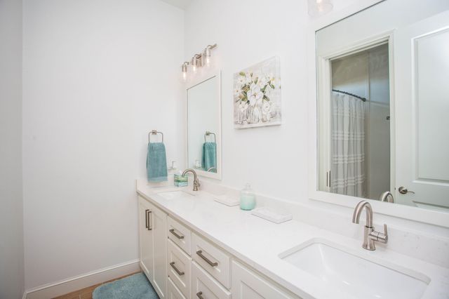 209 S Holliday Drive, Plainview, TX 79072