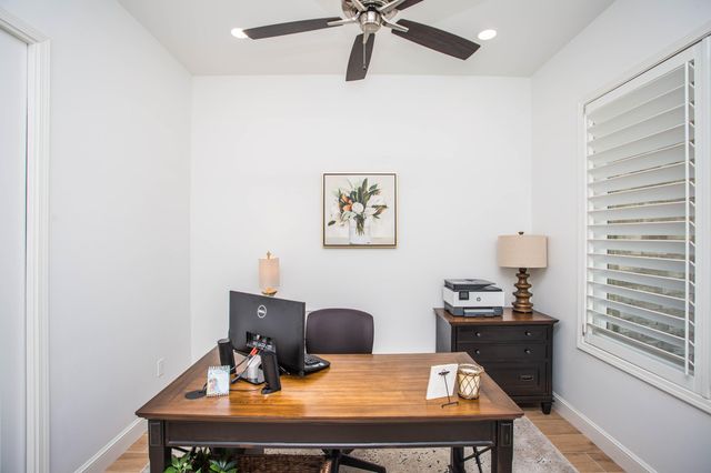 209 S Holliday Drive, Plainview, TX 79072