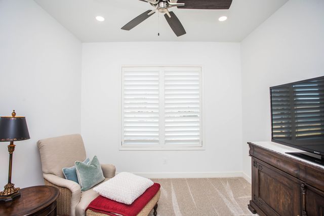 209 S Holliday Drive, Plainview, TX 79072