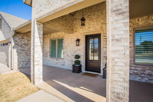 209 S Holliday Drive, Plainview, TX 79072