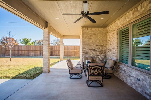 209 S Holliday Drive, Plainview, TX 79072