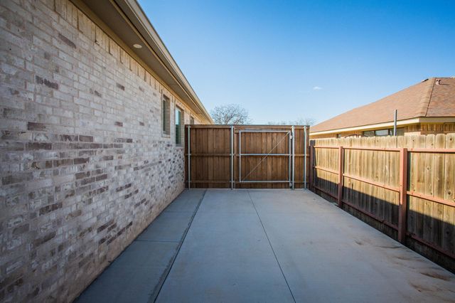 209 S Holliday Drive, Plainview, TX 79072
