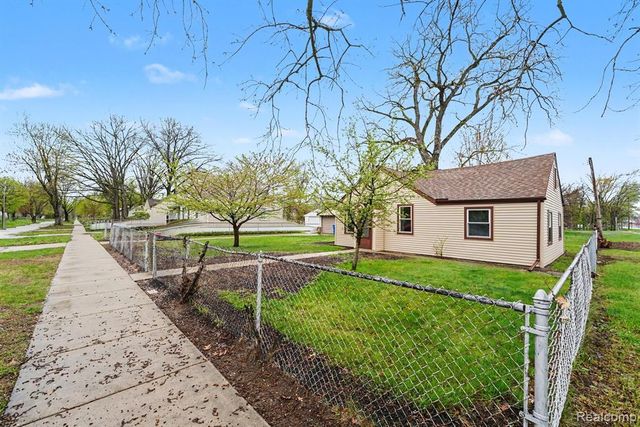 24026 Hopkins Street, Dearborn Heights, MI 48125