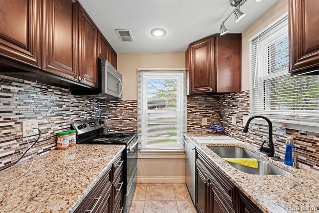 24026 Hopkins Street, Dearborn Heights, MI 48125