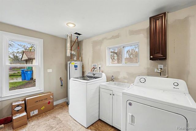 24026 Hopkins Street, Dearborn Heights, MI 48125