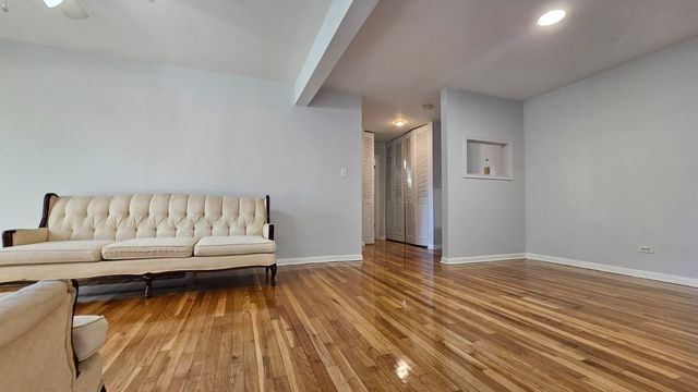 9588 Terrace Place 1C, Des Plaines, IL 60016