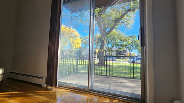 9588 Terrace Place 1C, Des Plaines, IL 60016