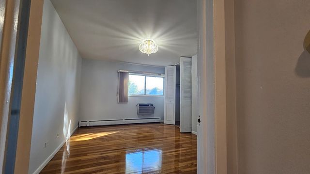 9588 Terrace Place 1C, Des Plaines, IL 60016