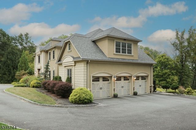 8 Pineview Ln, Boonton Twp., NJ 07005