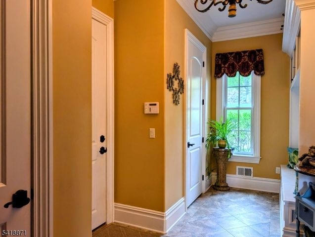 8 Pineview Ln, Boonton Twp., NJ 07005