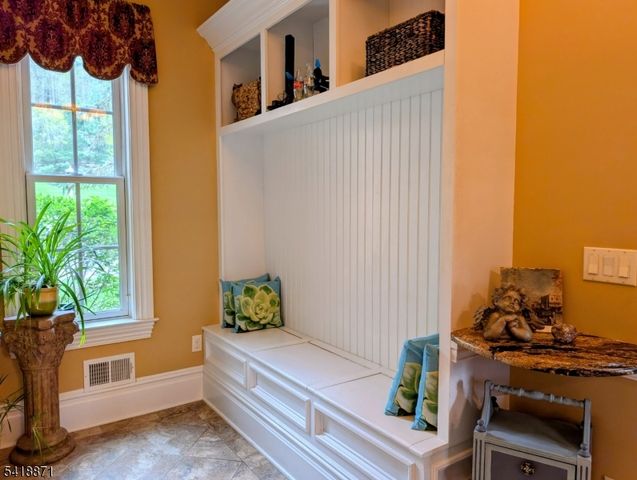 8 Pineview Ln, Boonton Twp., NJ 07005