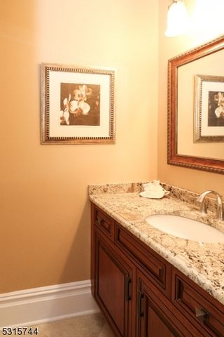 8 Pineview Ln, Boonton Twp., NJ 07005