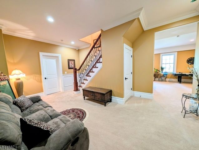 8 Pineview Ln, Boonton Twp., NJ 07005