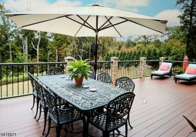 8 Pineview Ln, Boonton Twp., NJ 07005