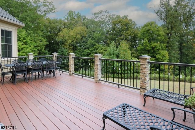 8 Pineview Ln, Boonton Twp., NJ 07005