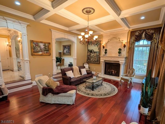 8 Pineview Ln, Boonton Twp., NJ 07005