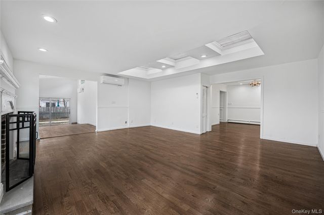 305 S 8th Street, New Hyde Park, NY 11040