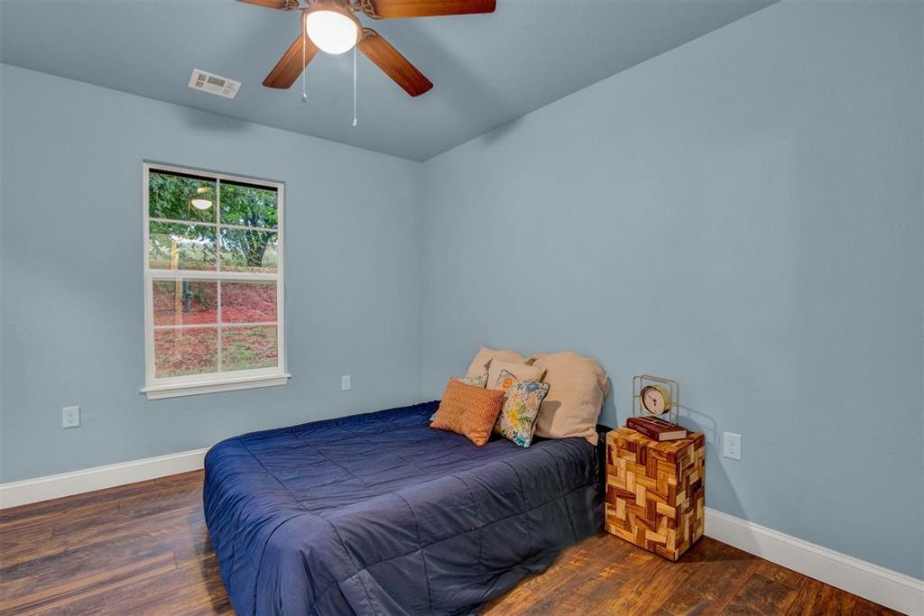 Image 14 of property listing at 2704 County Street 2780, Chickasha, OK 73018