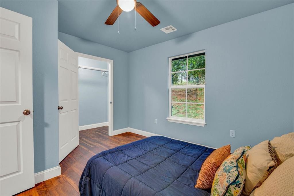 Image 15 of property listing at 2704 County Street 2780, Chickasha, OK 73018