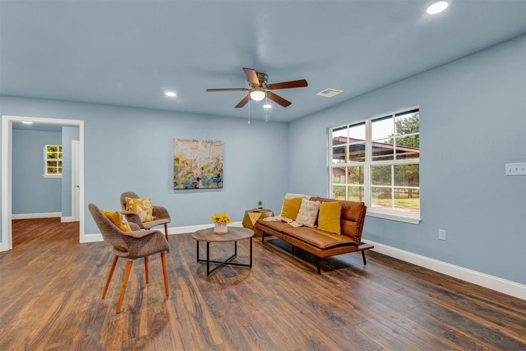 Image 5 of property listing at 2704 County Street 2780, Chickasha, OK 73018