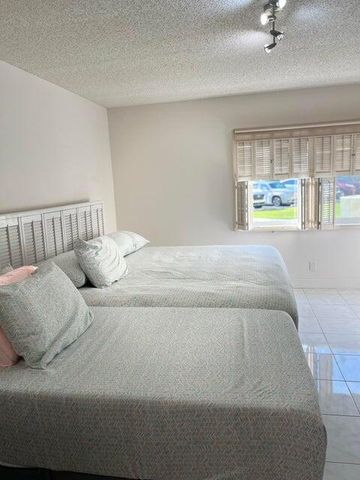 311 Pine Ridge Circle B-1, Greenacres, FL 33463