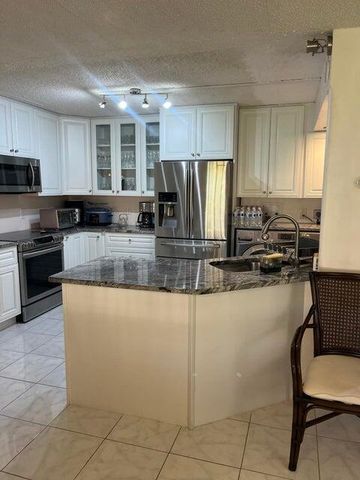 311 Pine Ridge Circle B-1, Greenacres, FL 33463