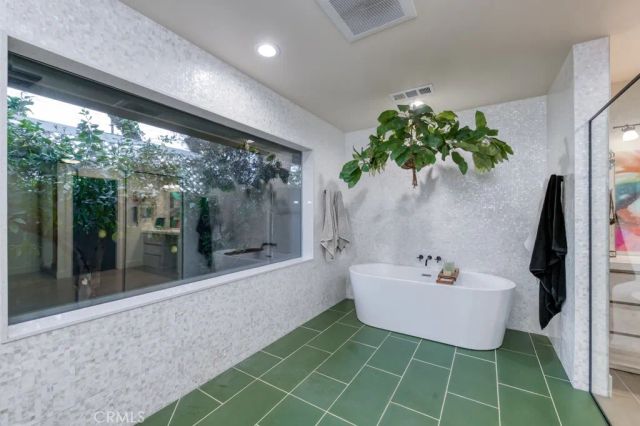 5385 N Van Ness Boulevard, Fresno, CA 93711