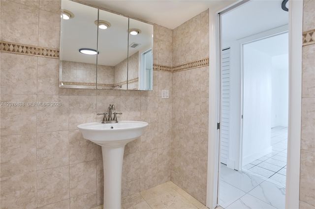1750 NE 191st Street 829-4, Miami, FL 33179