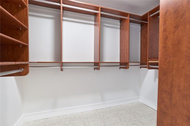 1750 NE 191st Street 829-4, Miami, FL 33179
