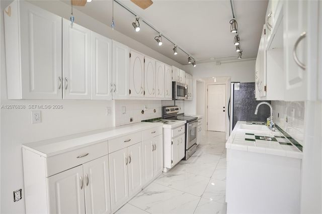 1750 NE 191st Street 829-4, Miami, FL 33179