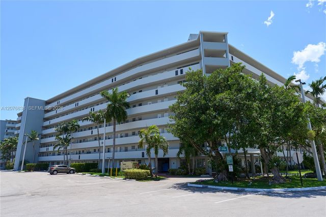 1750 NE 191st Street 829-4, Miami, FL 33179