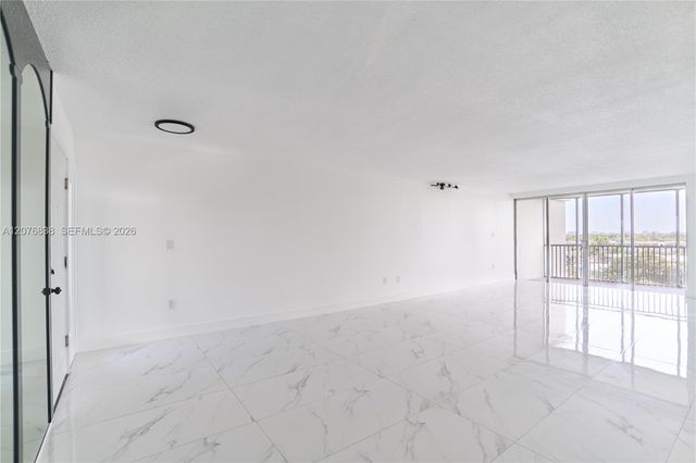 1750 NE 191st Street 829-4, Miami, FL 33179