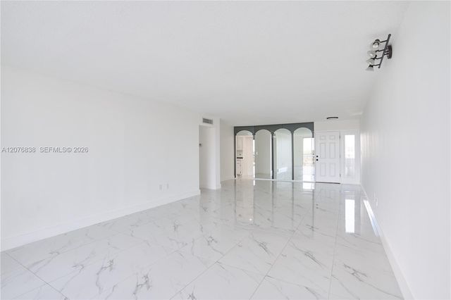 1750 NE 191st Street 829-4, Miami, FL 33179